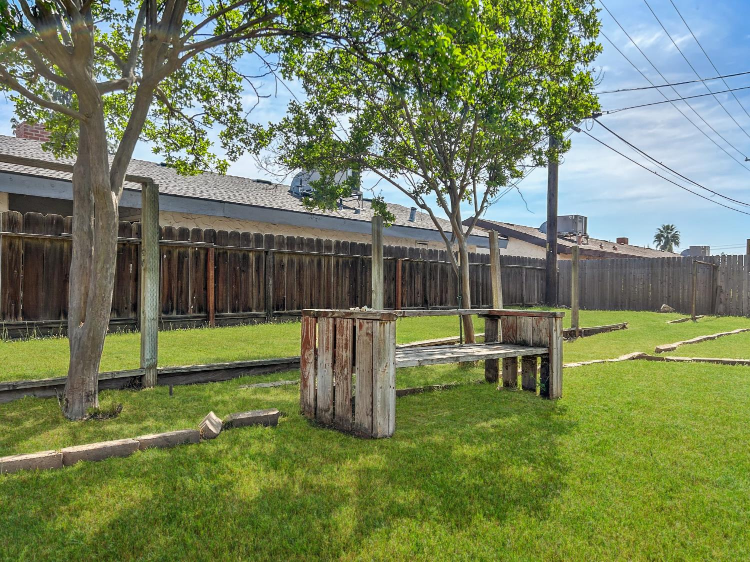 560 W Stuart Ave, Clovis, CA 93612