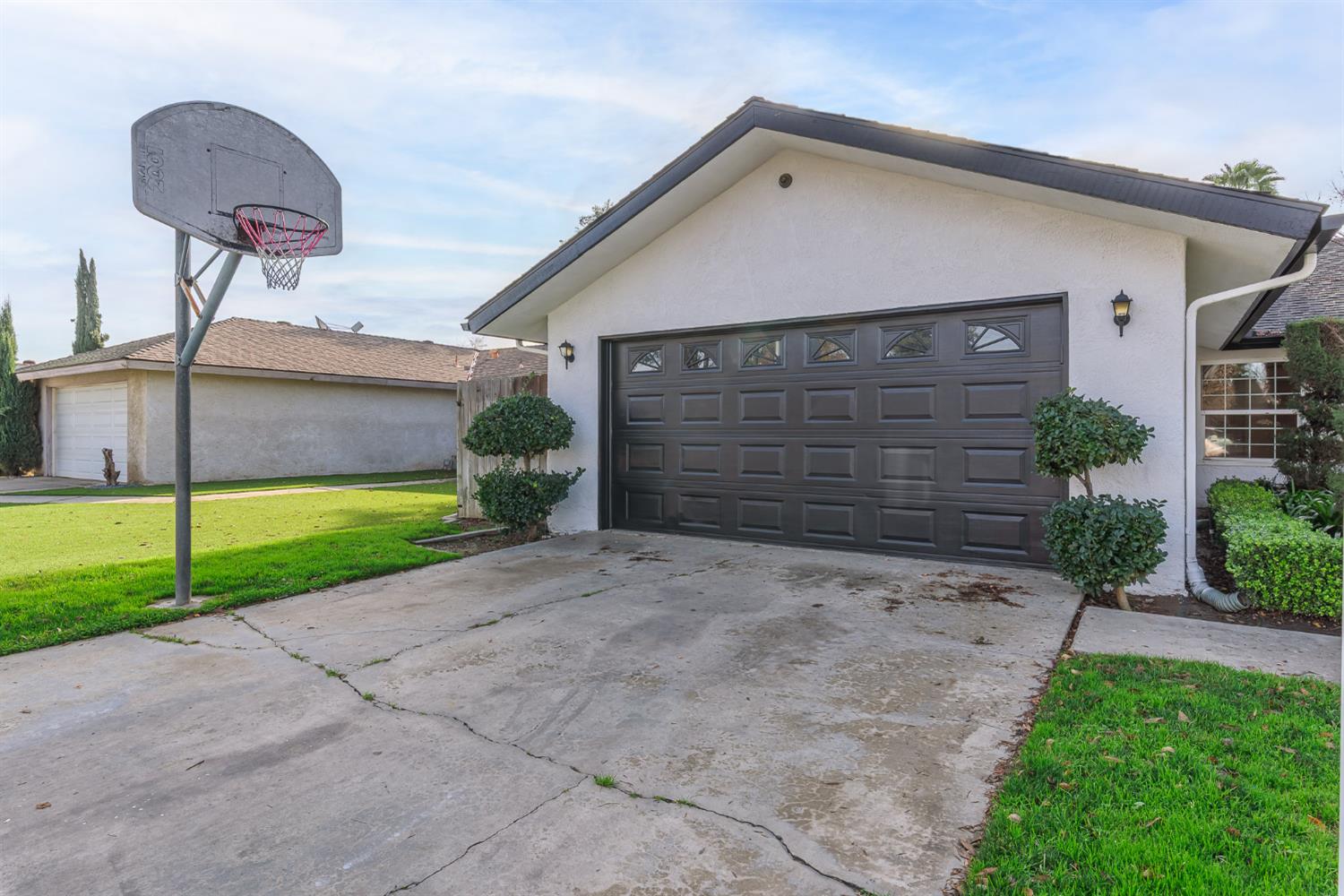 2820 Driftwood Dr, Madera, CA 93637