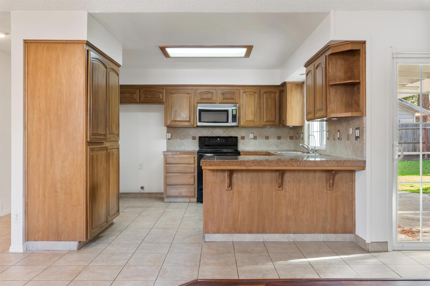 2820 Driftwood Dr, Madera, CA 93637