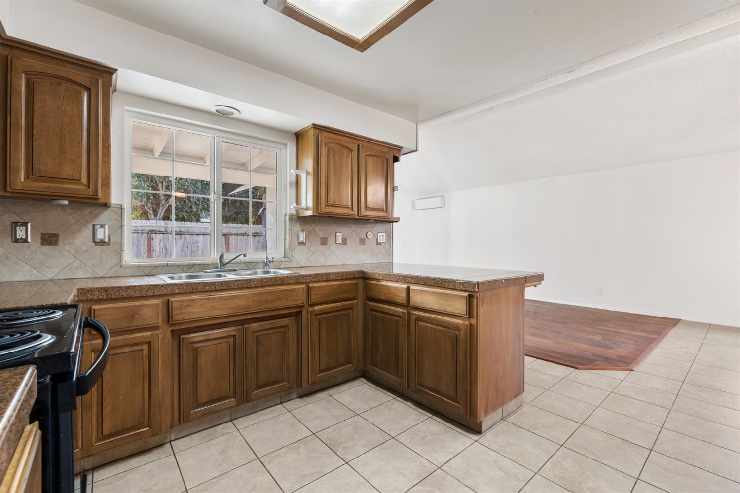 2820 Driftwood Dr, Madera, CA 93637