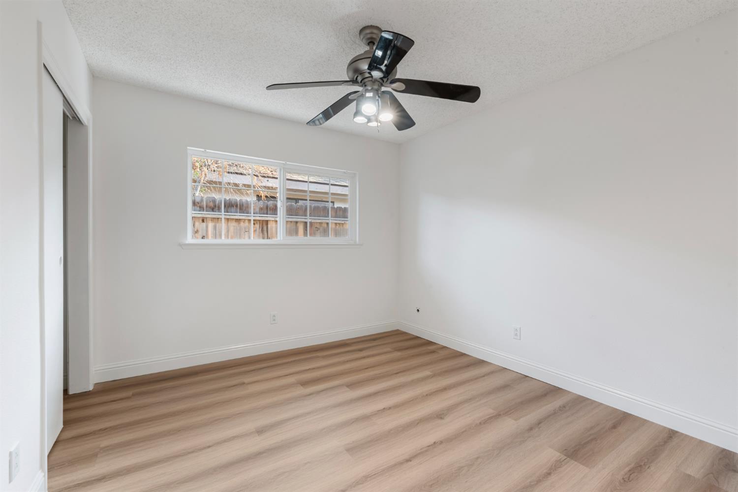 2820 Driftwood Dr, Madera, CA 93637