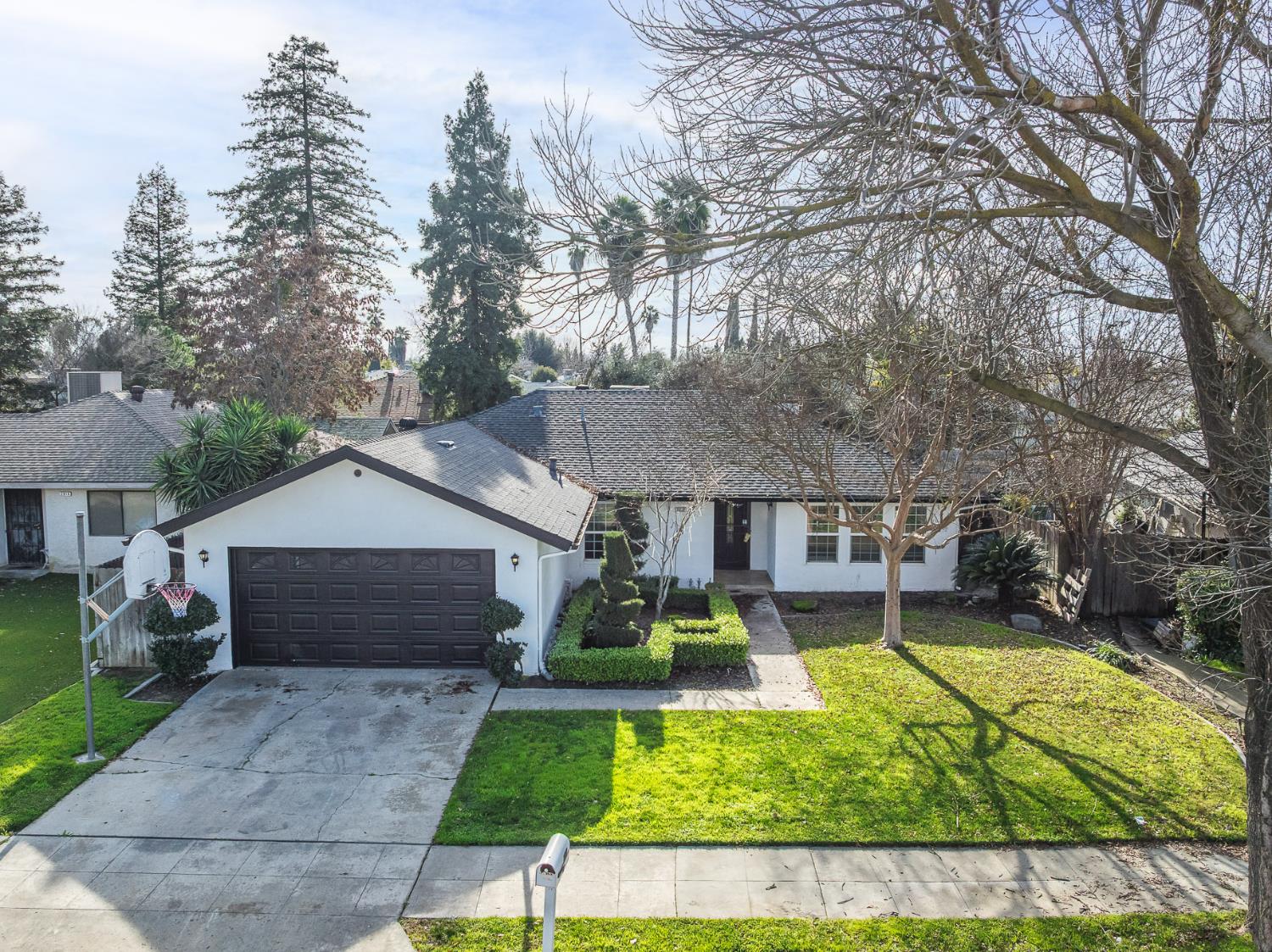 2820 Driftwood Dr, Madera, CA 93637