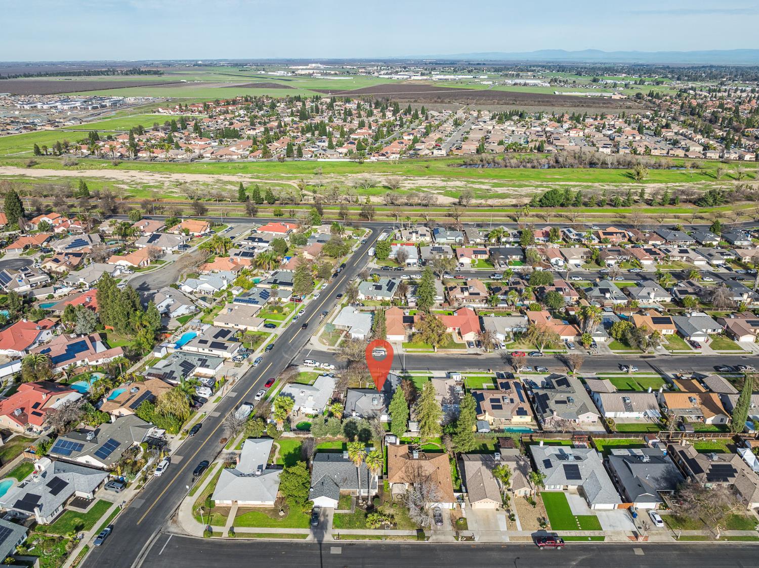 2820 Driftwood Dr, Madera, CA 93637