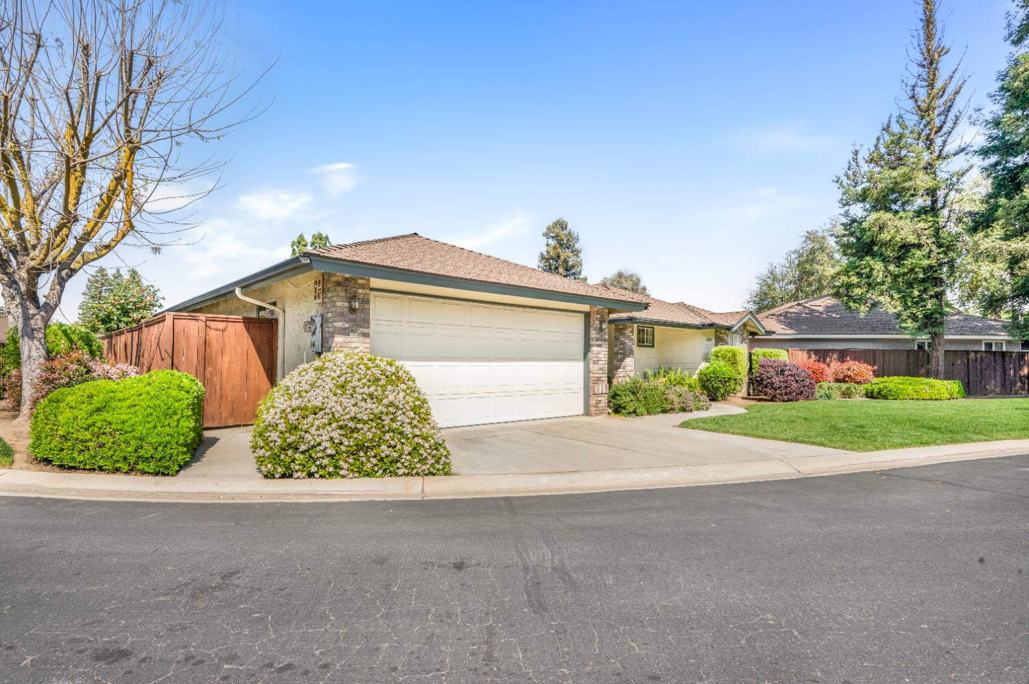 6323 N Marks Ave, Fresno, CA 93711