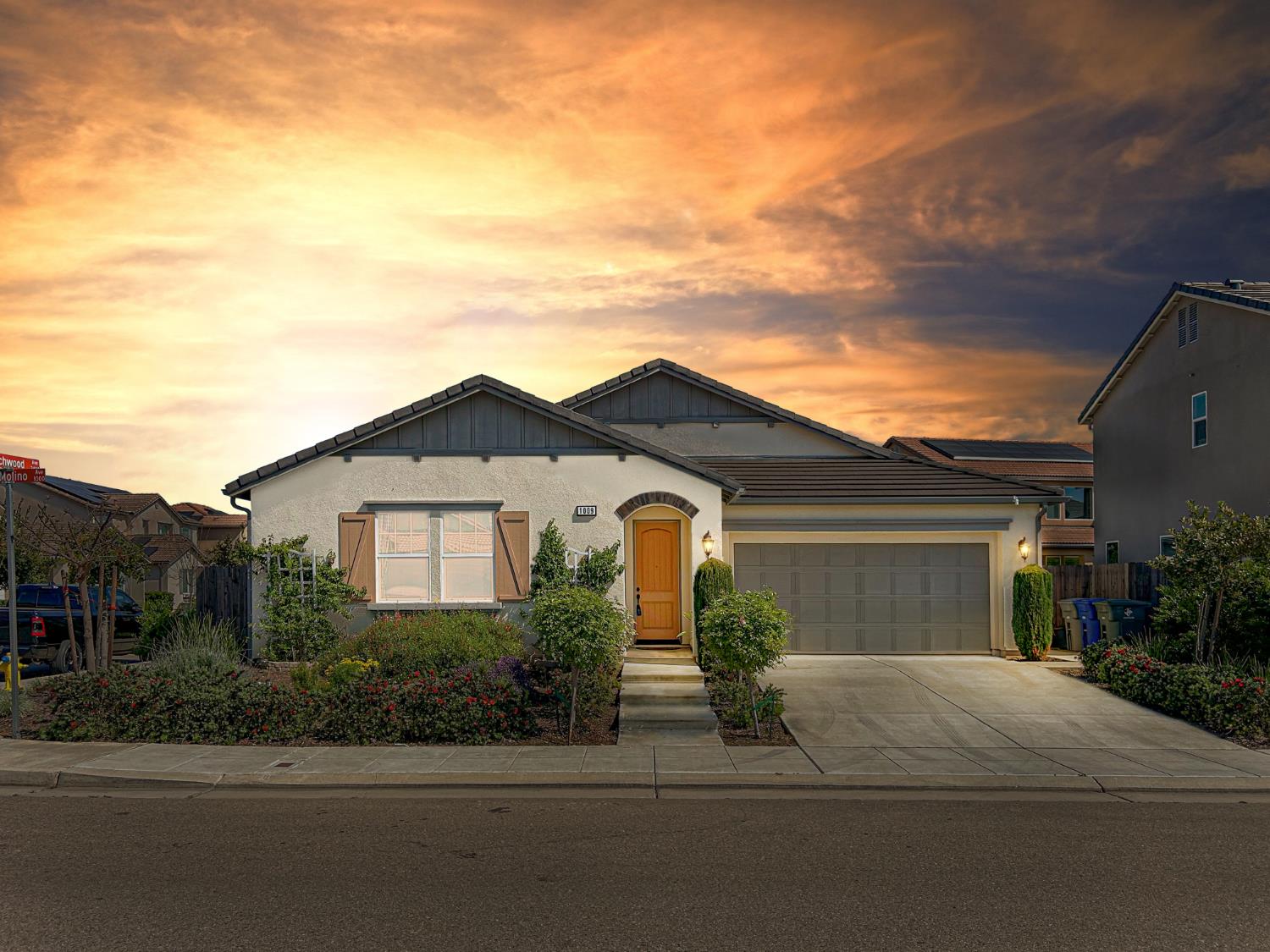 1009 El Molino Ave, Clovis, CA 93619