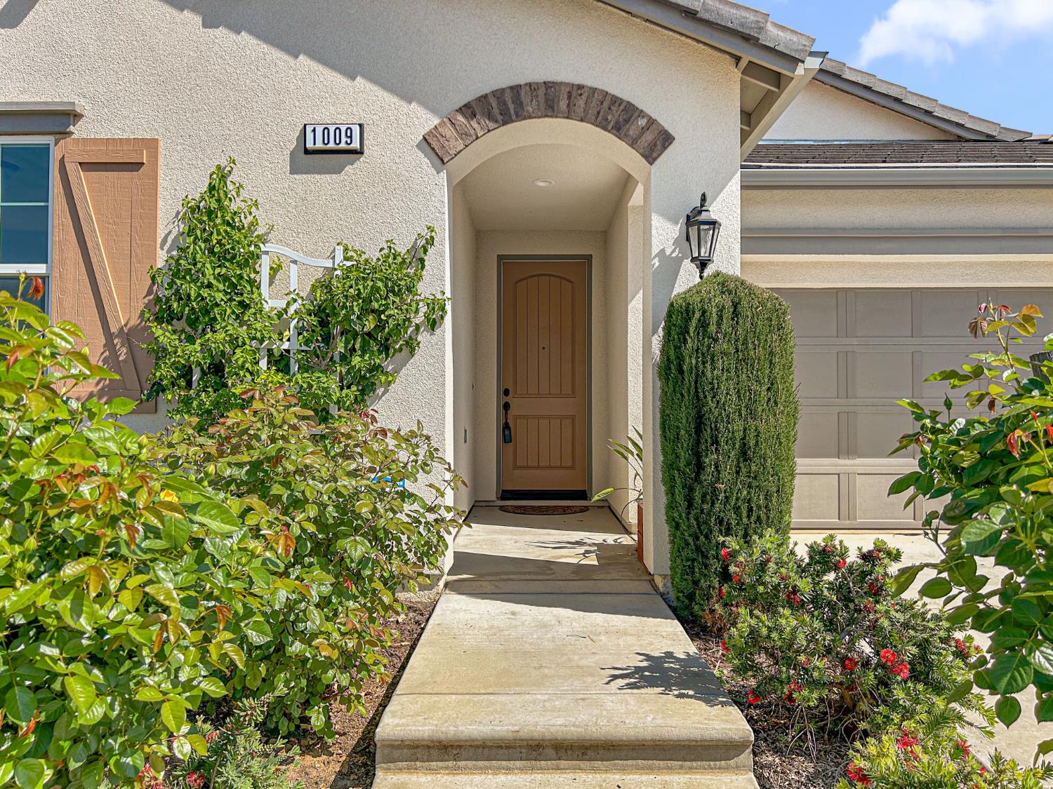 1009 El Molino Ave, Clovis, CA 93619