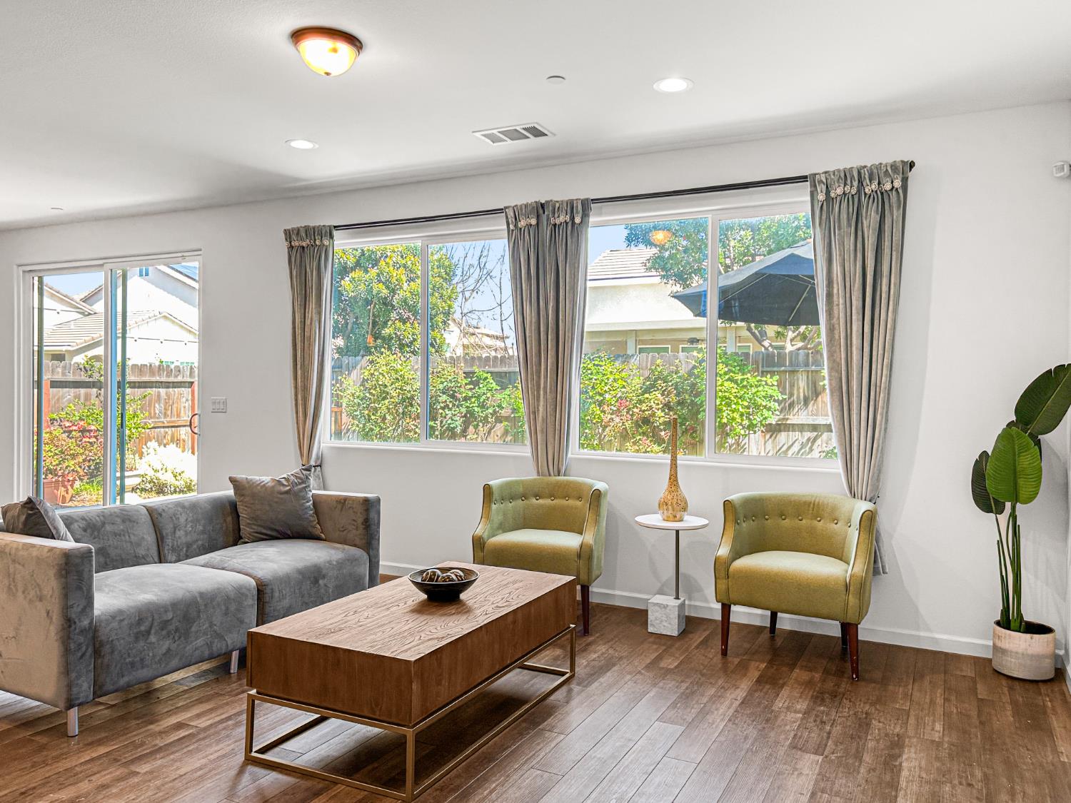 1009 El Molino Ave, Clovis, CA 93619