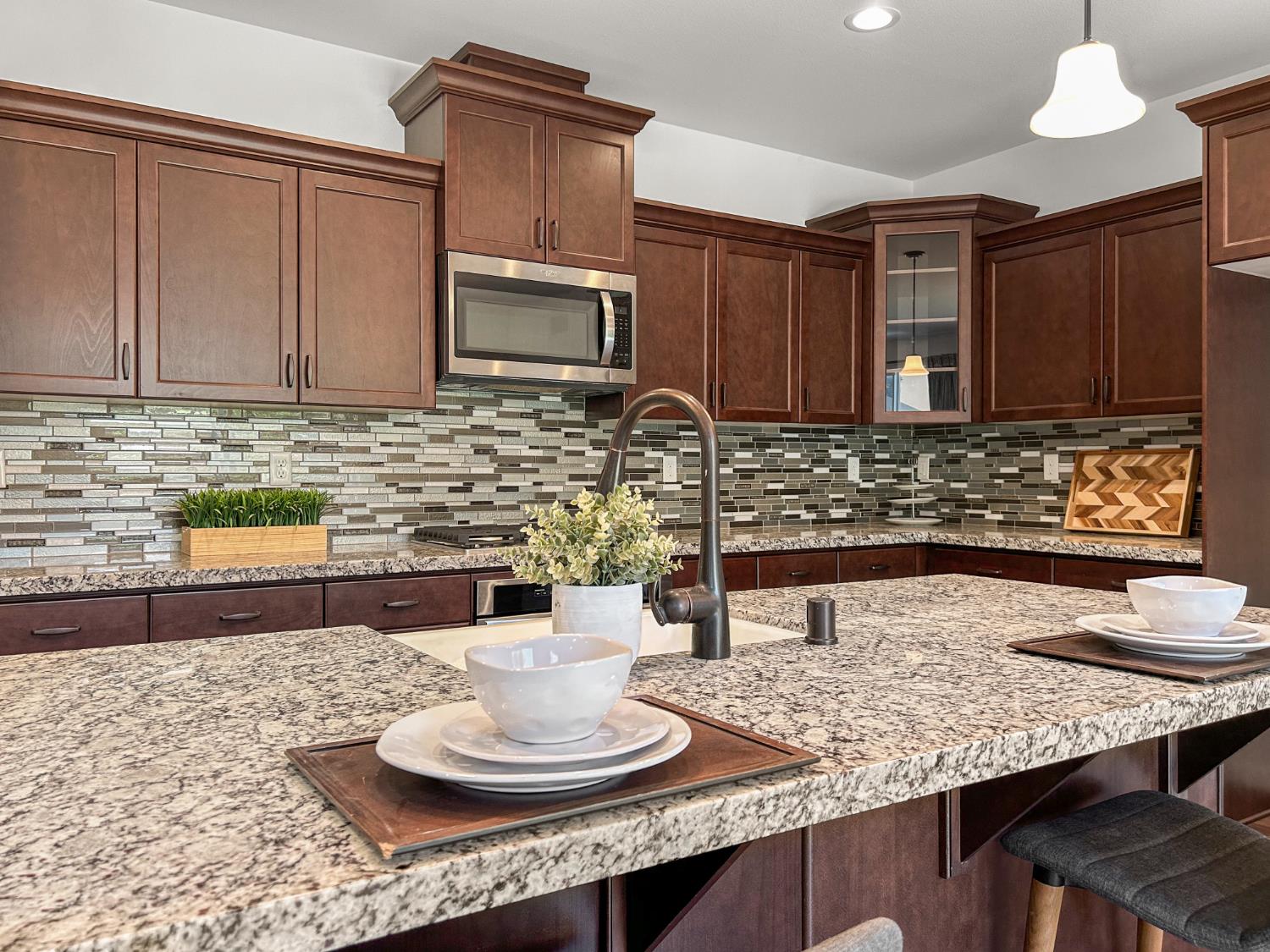 1009 El Molino Ave, Clovis, CA 93619