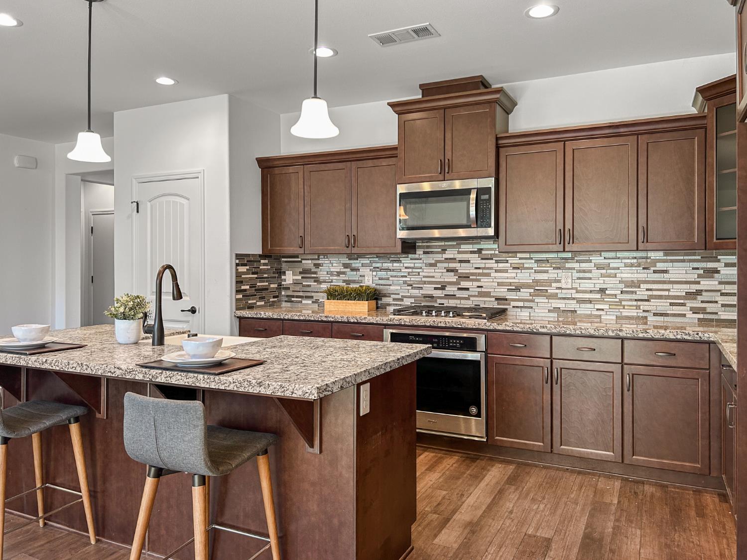 1009 El Molino Ave, Clovis, CA 93619