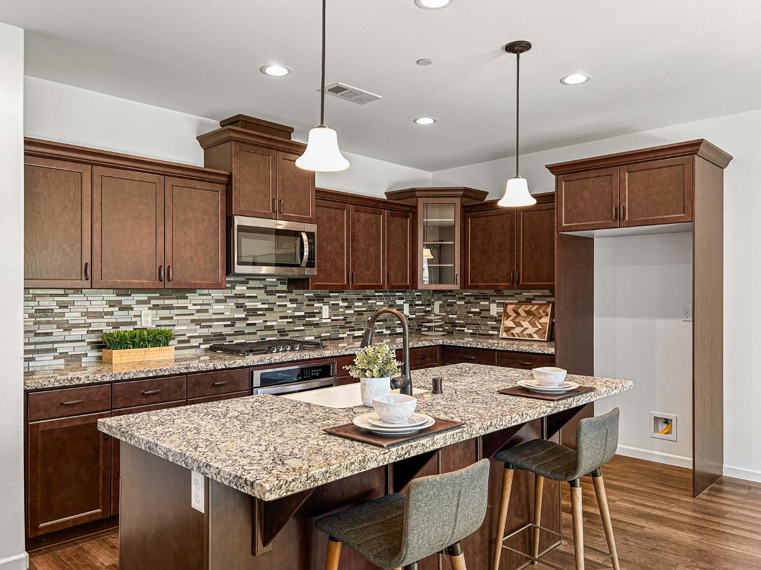 1009 El Molino Ave, Clovis, CA 93619