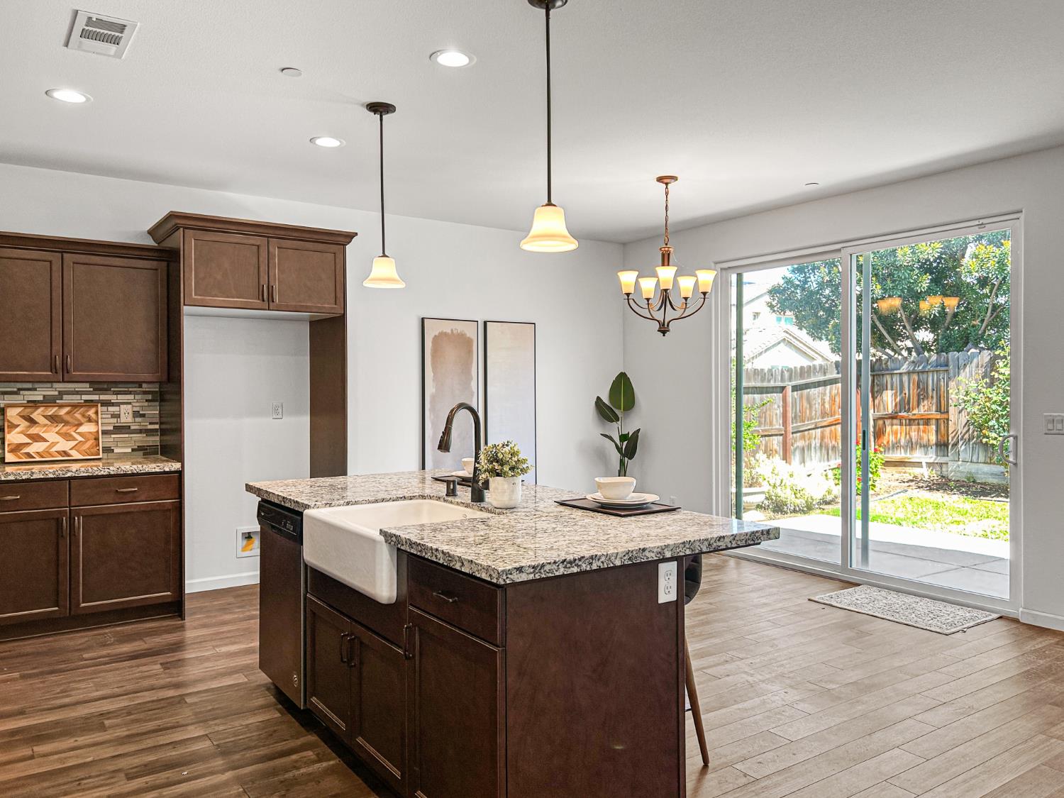 1009 El Molino Ave, Clovis, CA 93619