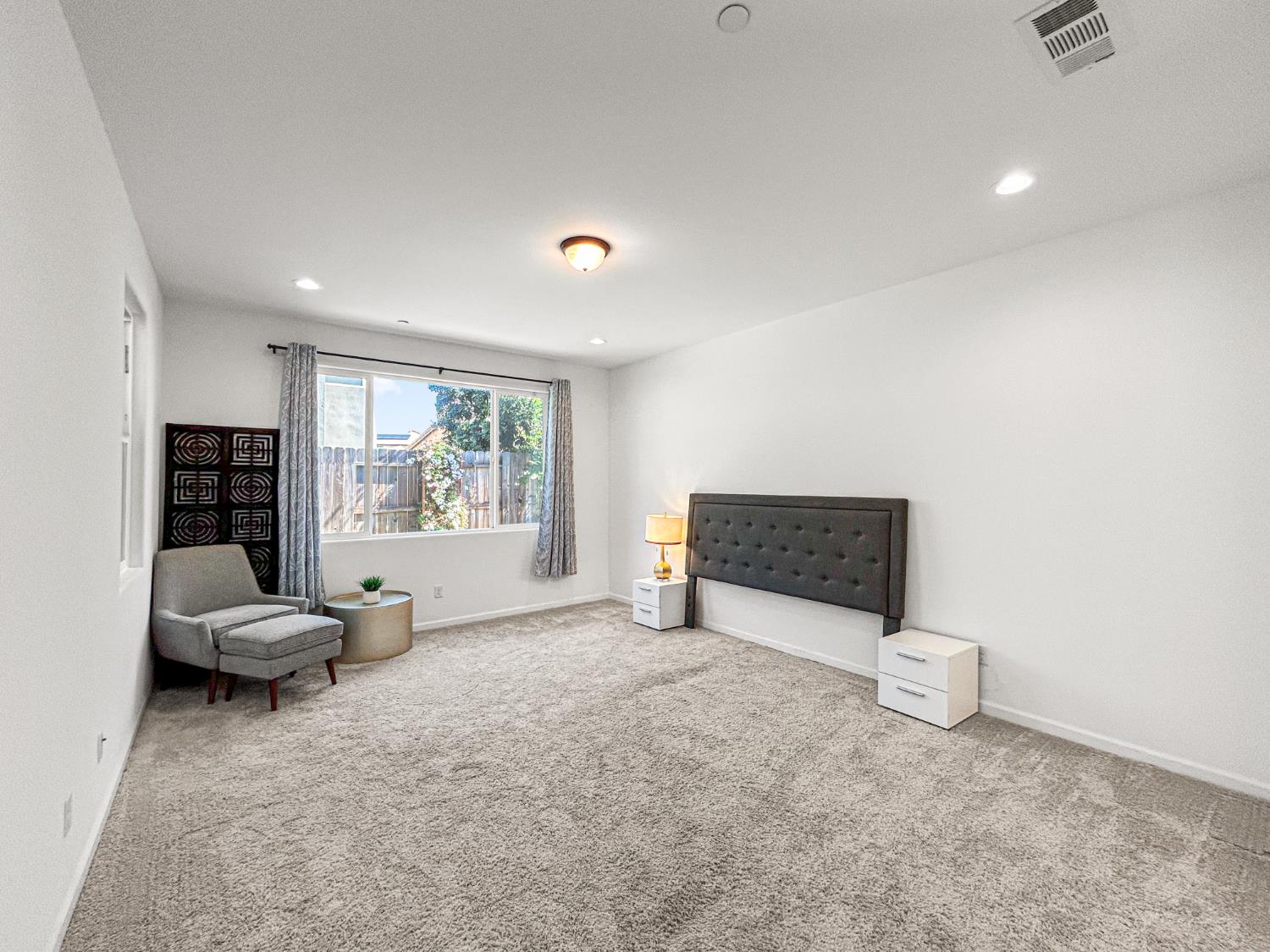 1009 El Molino Ave, Clovis, CA 93619