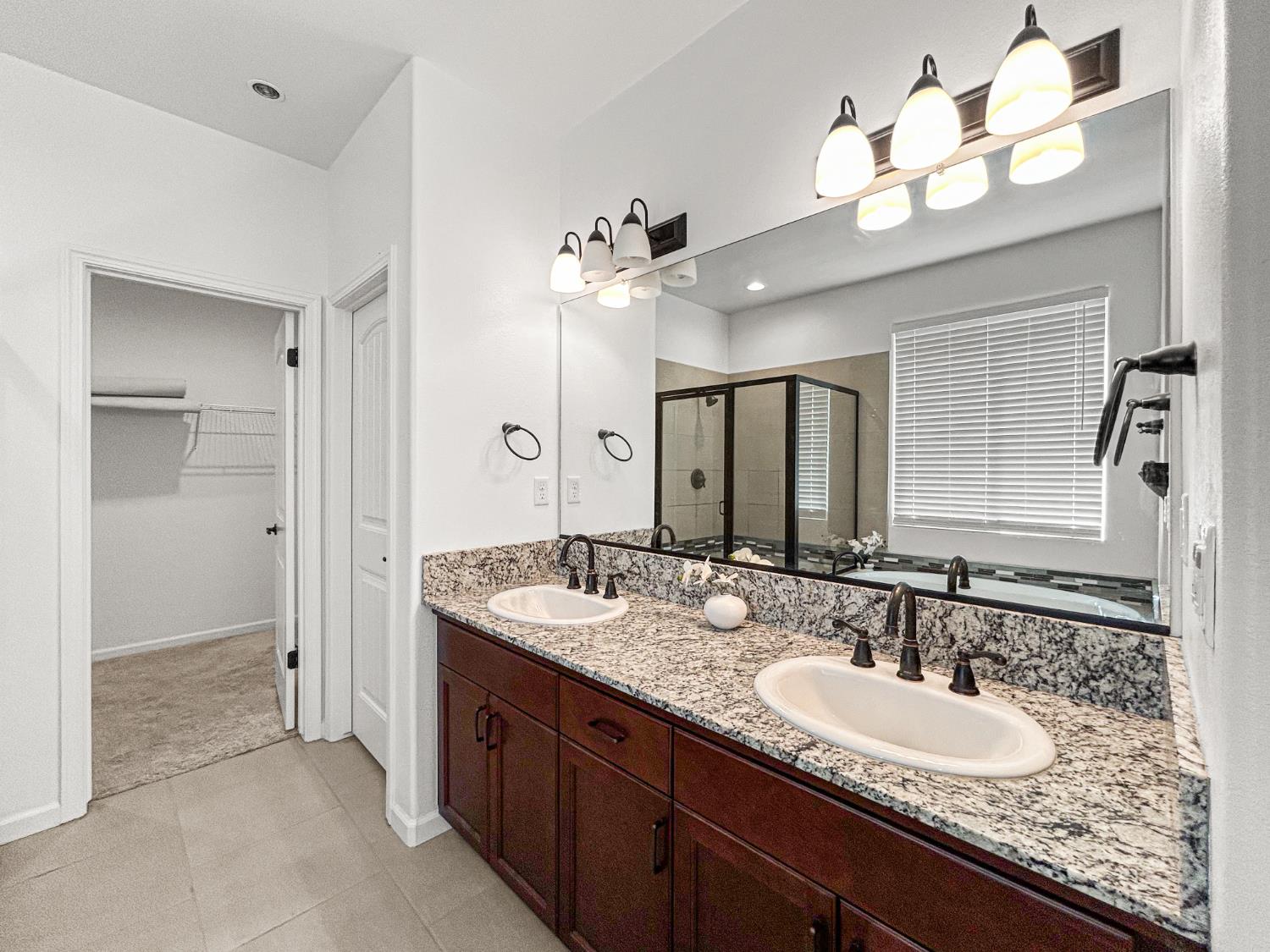 1009 El Molino Ave, Clovis, CA 93619