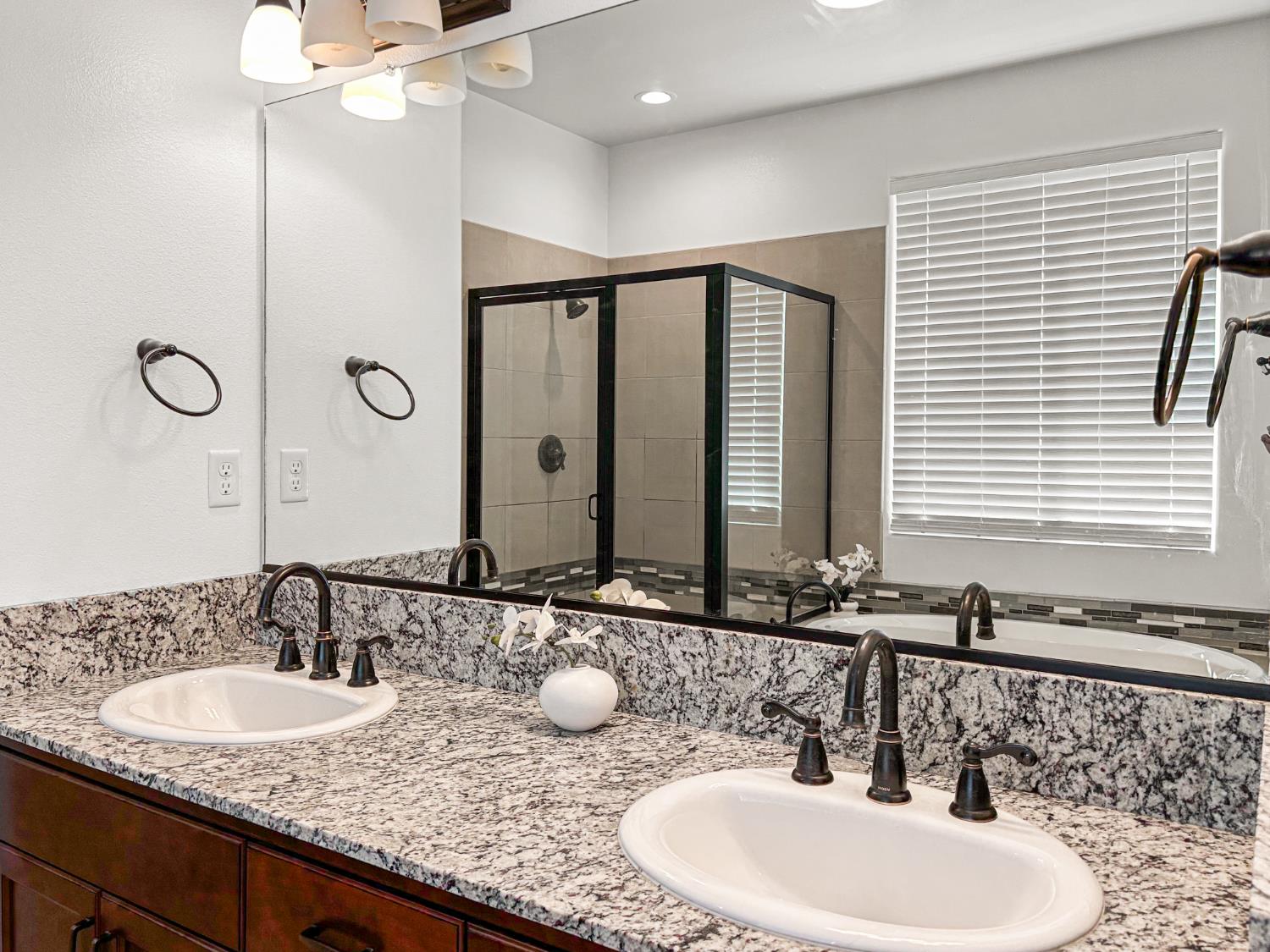 1009 El Molino Ave, Clovis, CA 93619