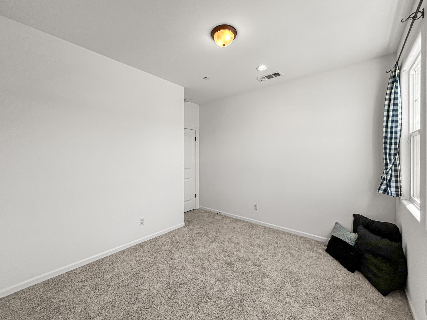 1009 El Molino Ave, Clovis, CA 93619