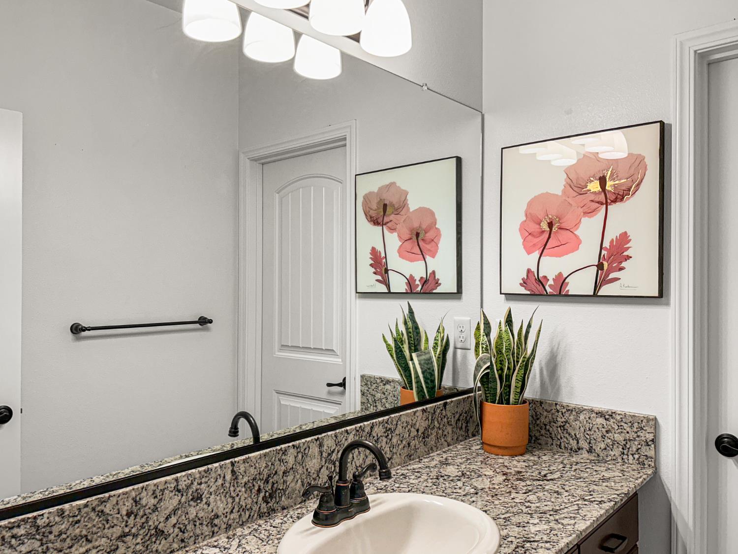 1009 El Molino Ave, Clovis, CA 93619