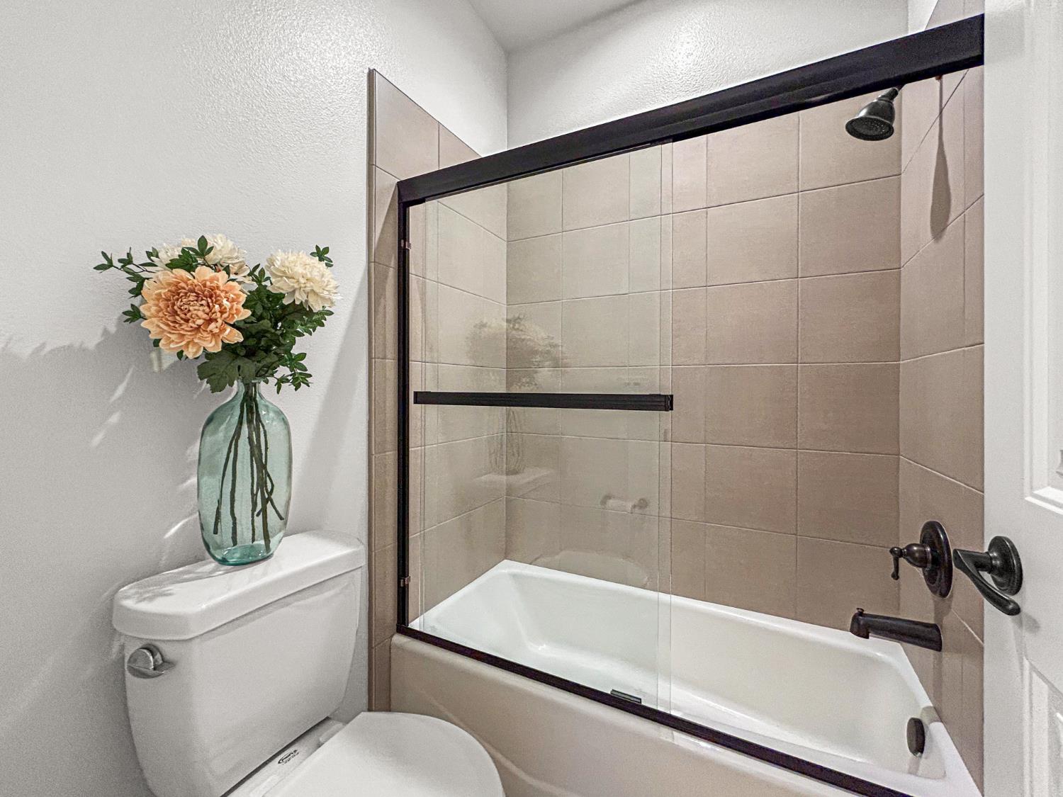 1009 El Molino Ave, Clovis, CA 93619