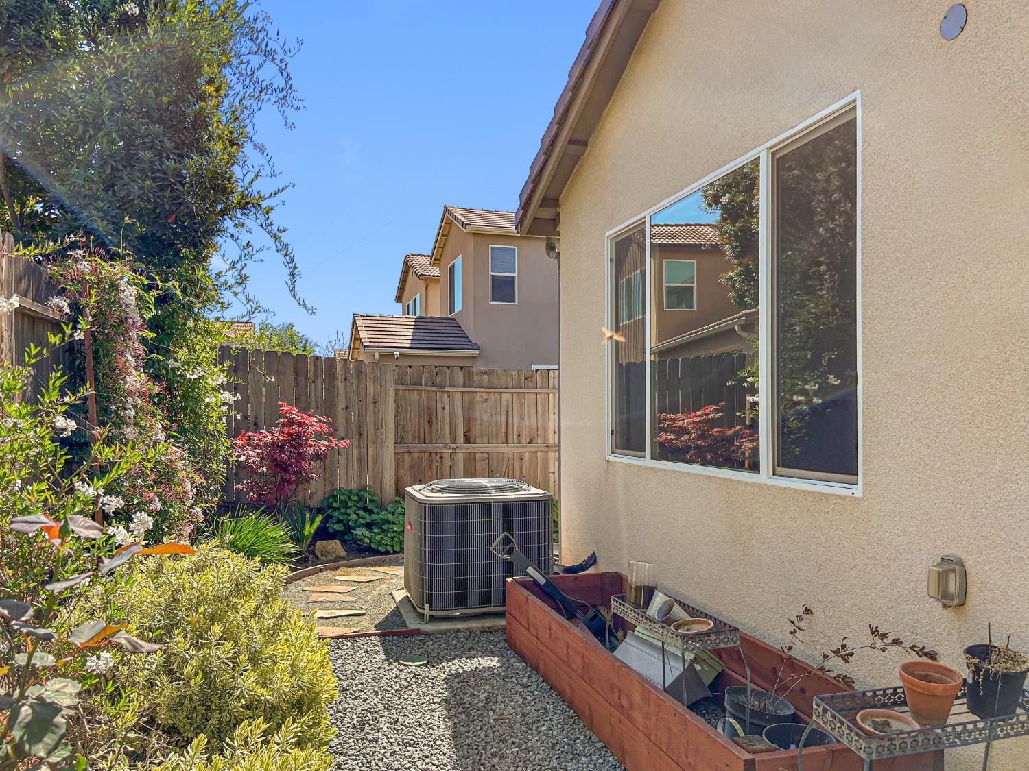 1009 El Molino Ave, Clovis, CA 93619