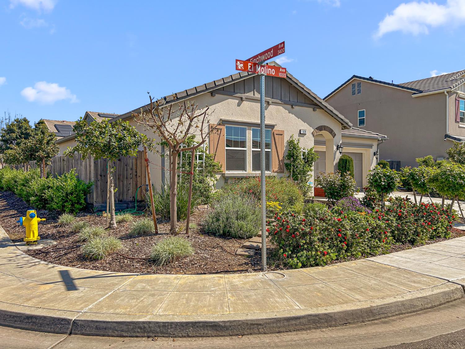 1009 El Molino Ave, Clovis, CA 93619