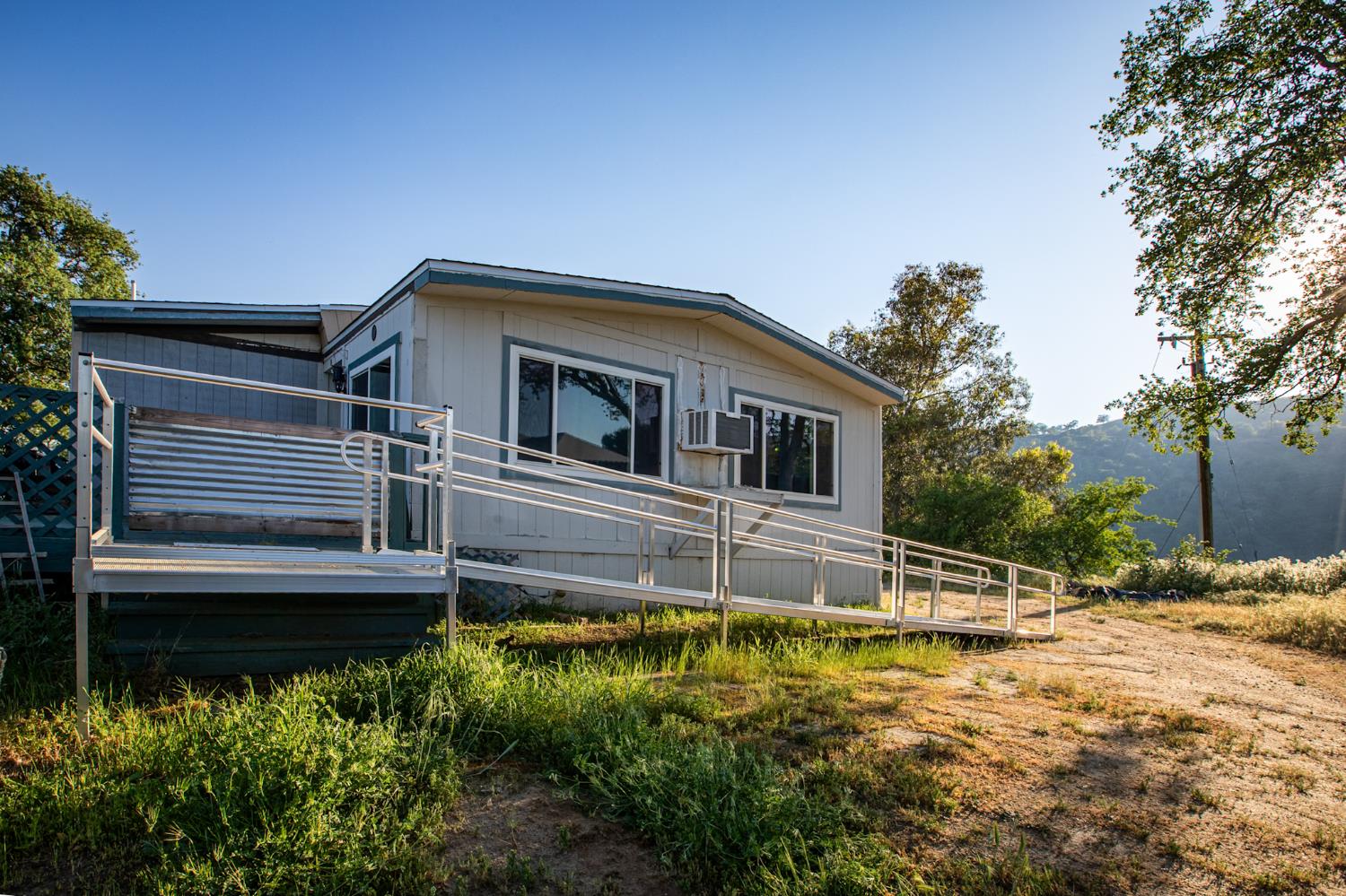 35032 George Smith Rd, Yokuts Valley, CA 93675