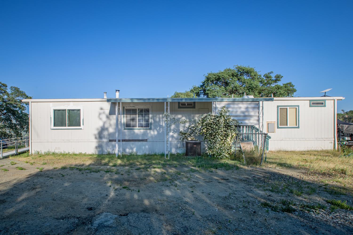 35032 George Smith Rd, Yokuts Valley, CA 93675