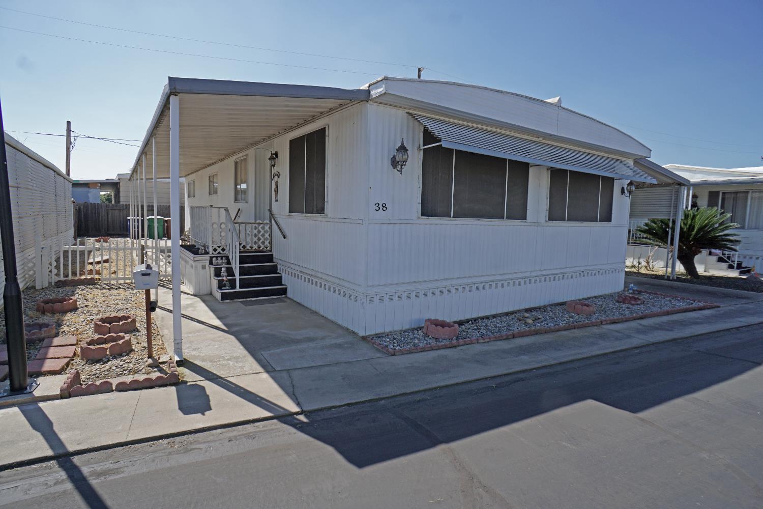 1551 6th Avenue Dr #38, Kingsburg, CA 93631