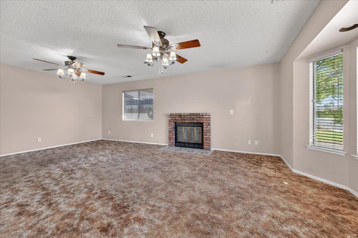 1715 DONNER Ave, Clovis, CA 93611