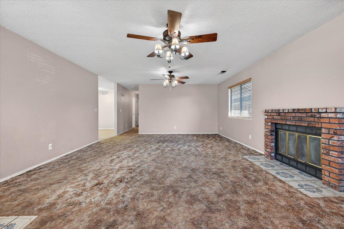 1715 DONNER Ave, Clovis, CA 93611