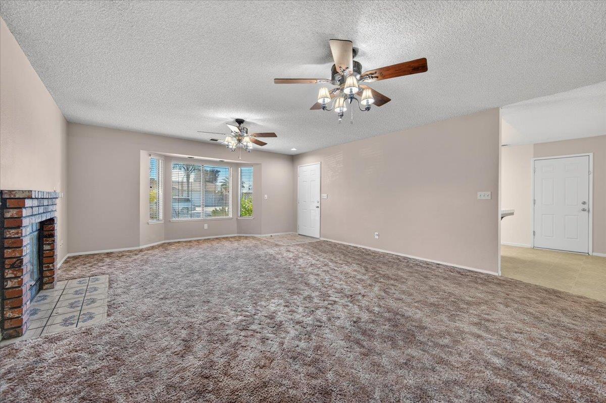 1715 DONNER Ave, Clovis, CA 93611