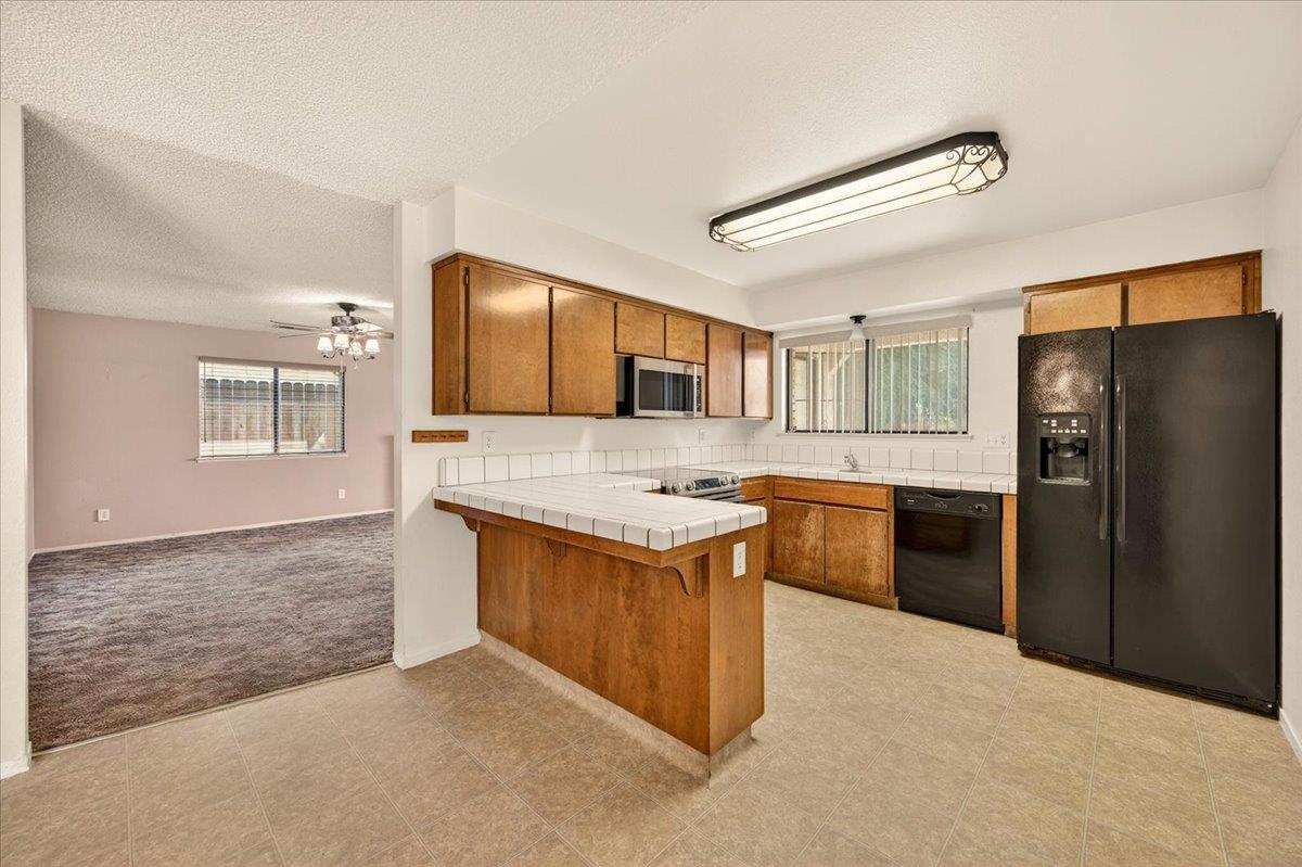 1715 DONNER Ave, Clovis, CA 93611