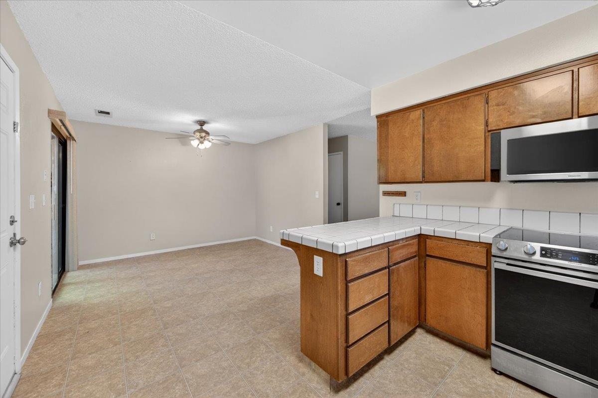 1715 DONNER Ave, Clovis, CA 93611