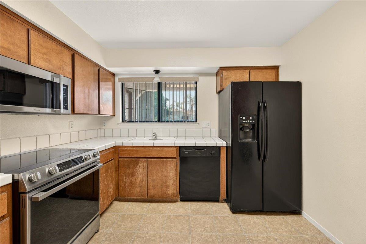 1715 DONNER Ave, Clovis, CA 93611