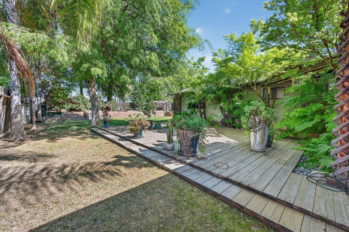 1715 DONNER Ave, Clovis, CA 93611