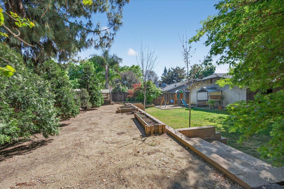 1715 DONNER Ave, Clovis, CA 93611