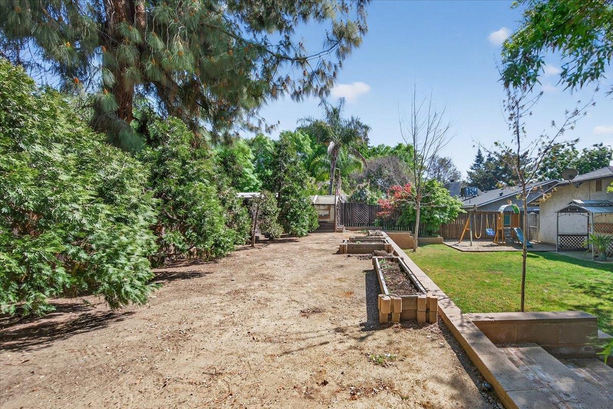 1715 DONNER Ave, Clovis, CA 93611