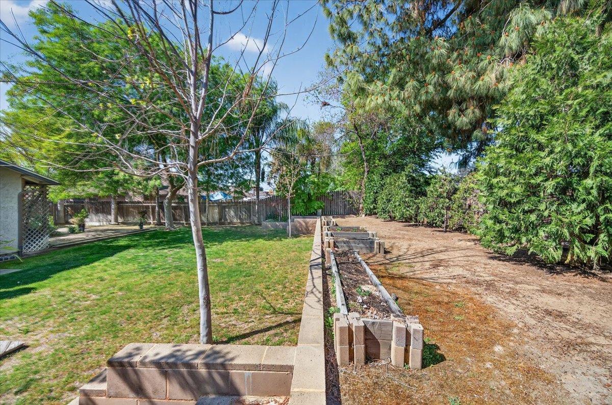 1715 DONNER Ave, Clovis, CA 93611