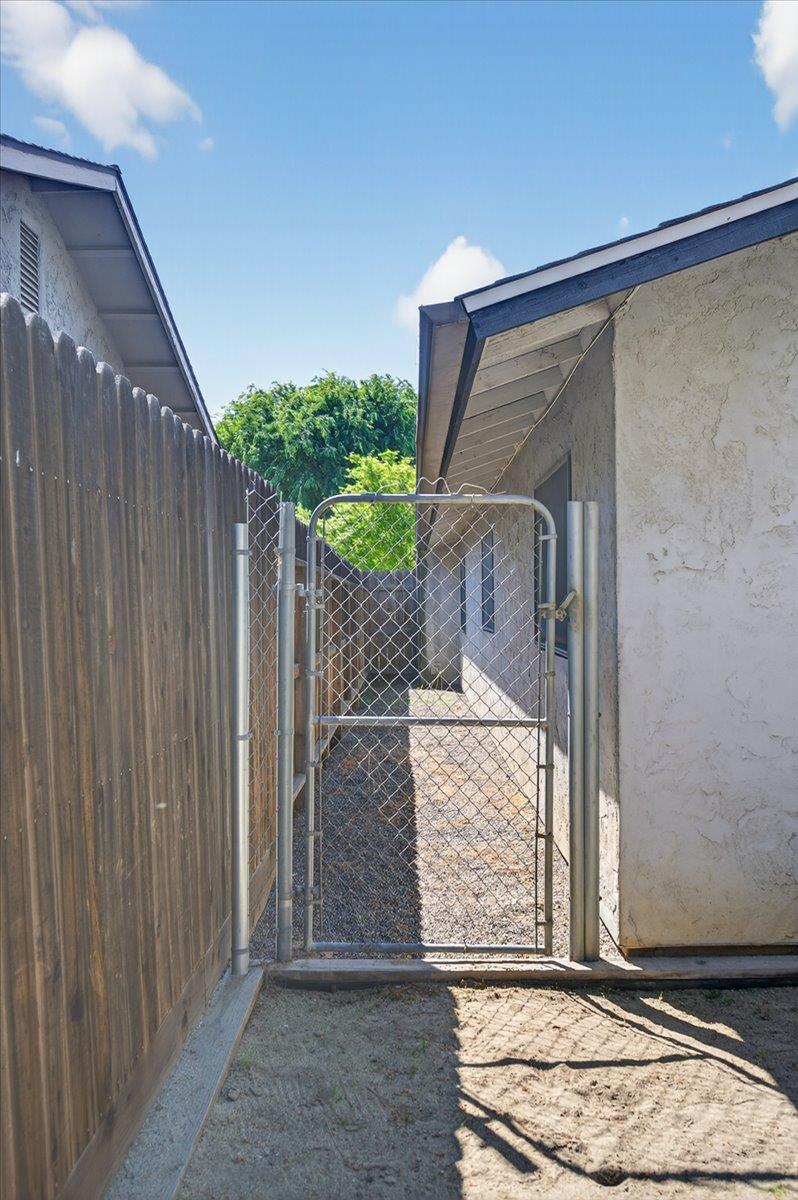 1715 DONNER Ave, Clovis, CA 93611