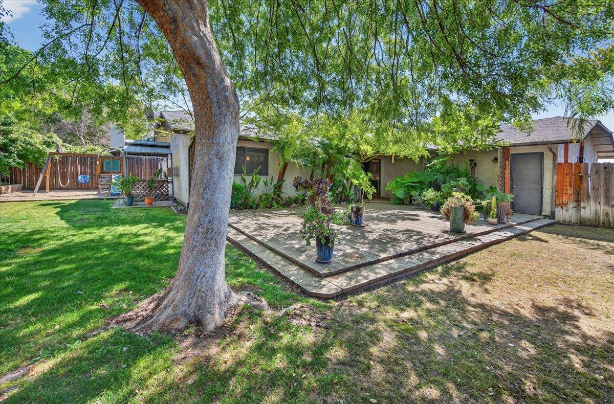 1715 DONNER Ave, Clovis, CA 93611