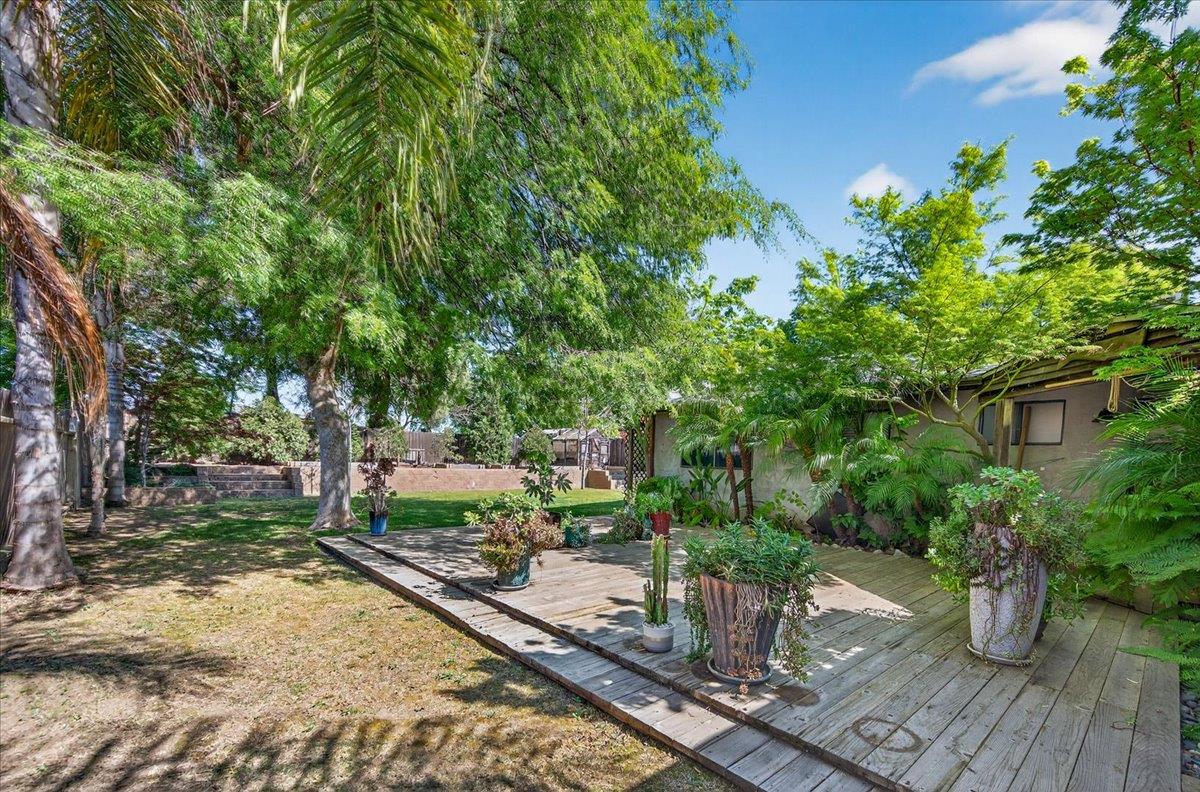 1715 DONNER Ave, Clovis, CA 93611