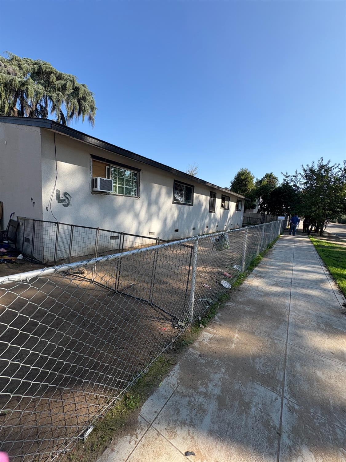 611 E Kearney Blvd, Fresno, CA 93706