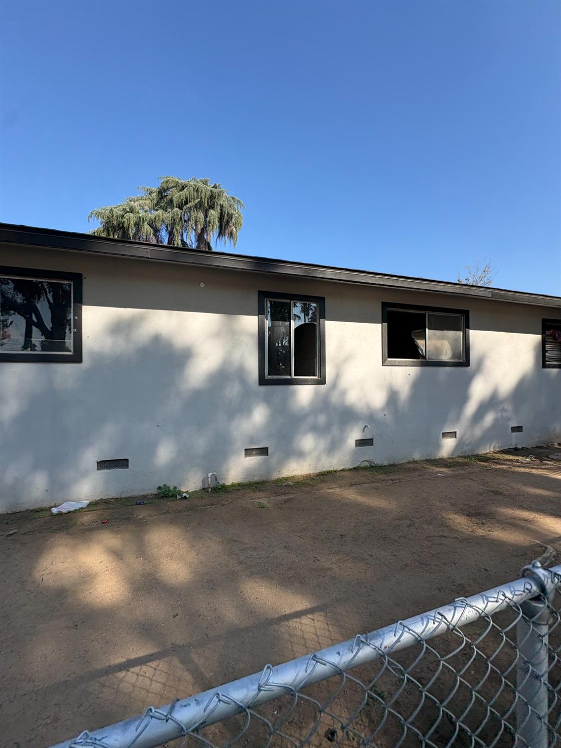 611 E Kearney Blvd, Fresno, CA 93706