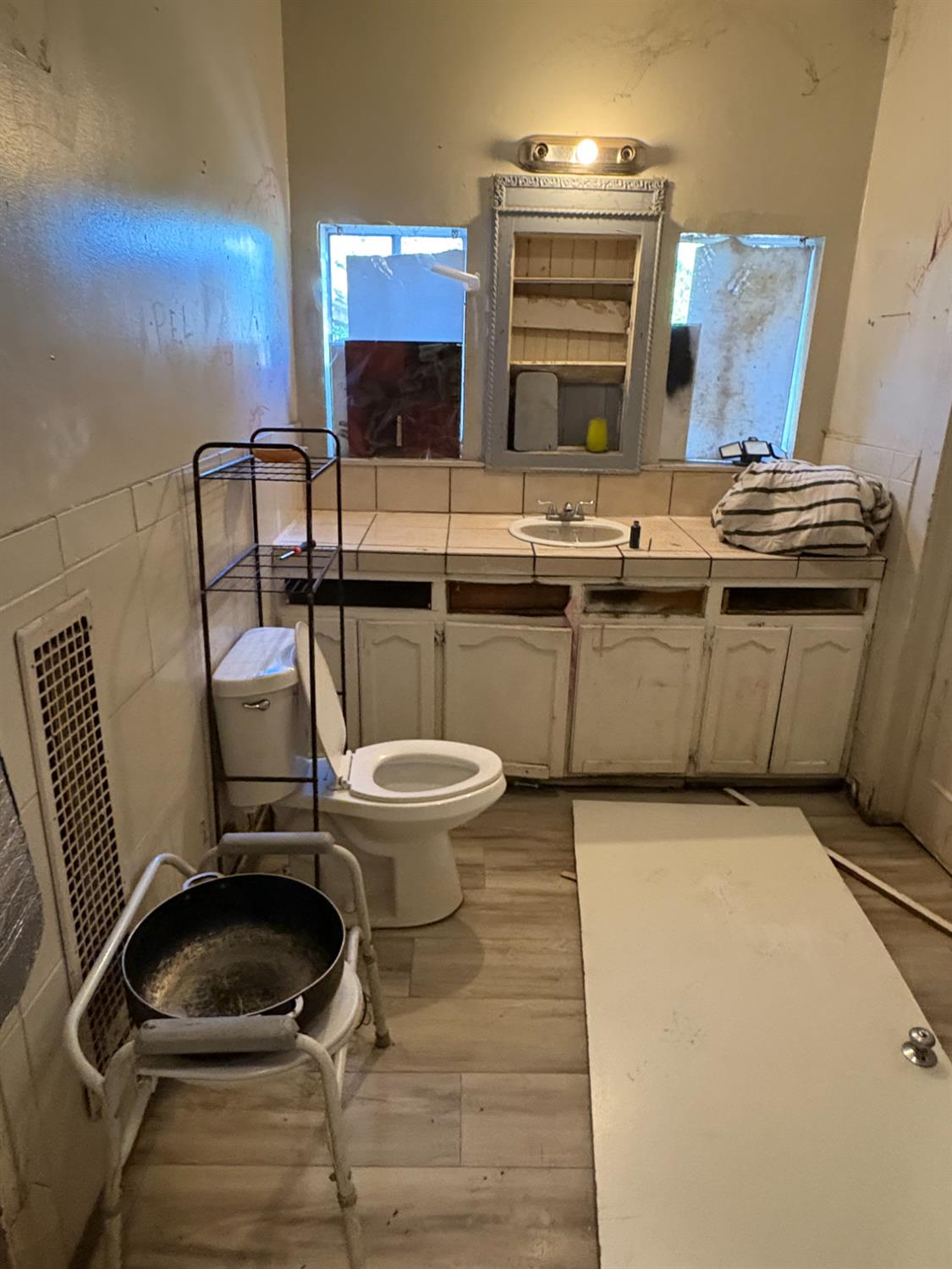 611 E Kearney Blvd, Fresno, CA 93706