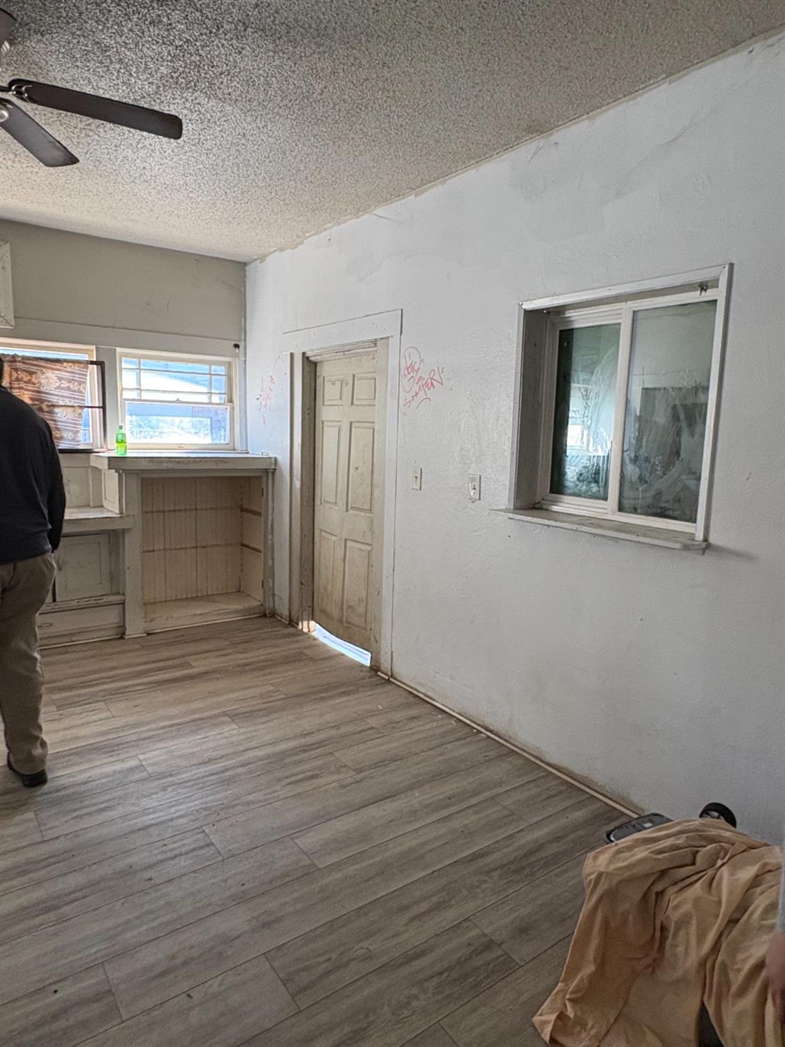 611 E Kearney Blvd, Fresno, CA 93706