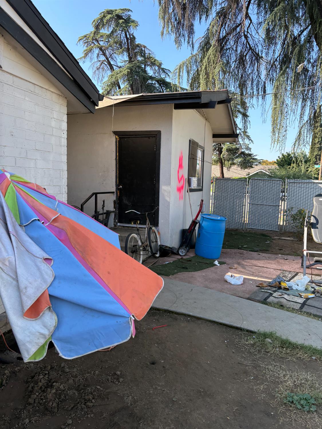 611 E Kearney Blvd, Fresno, CA 93706