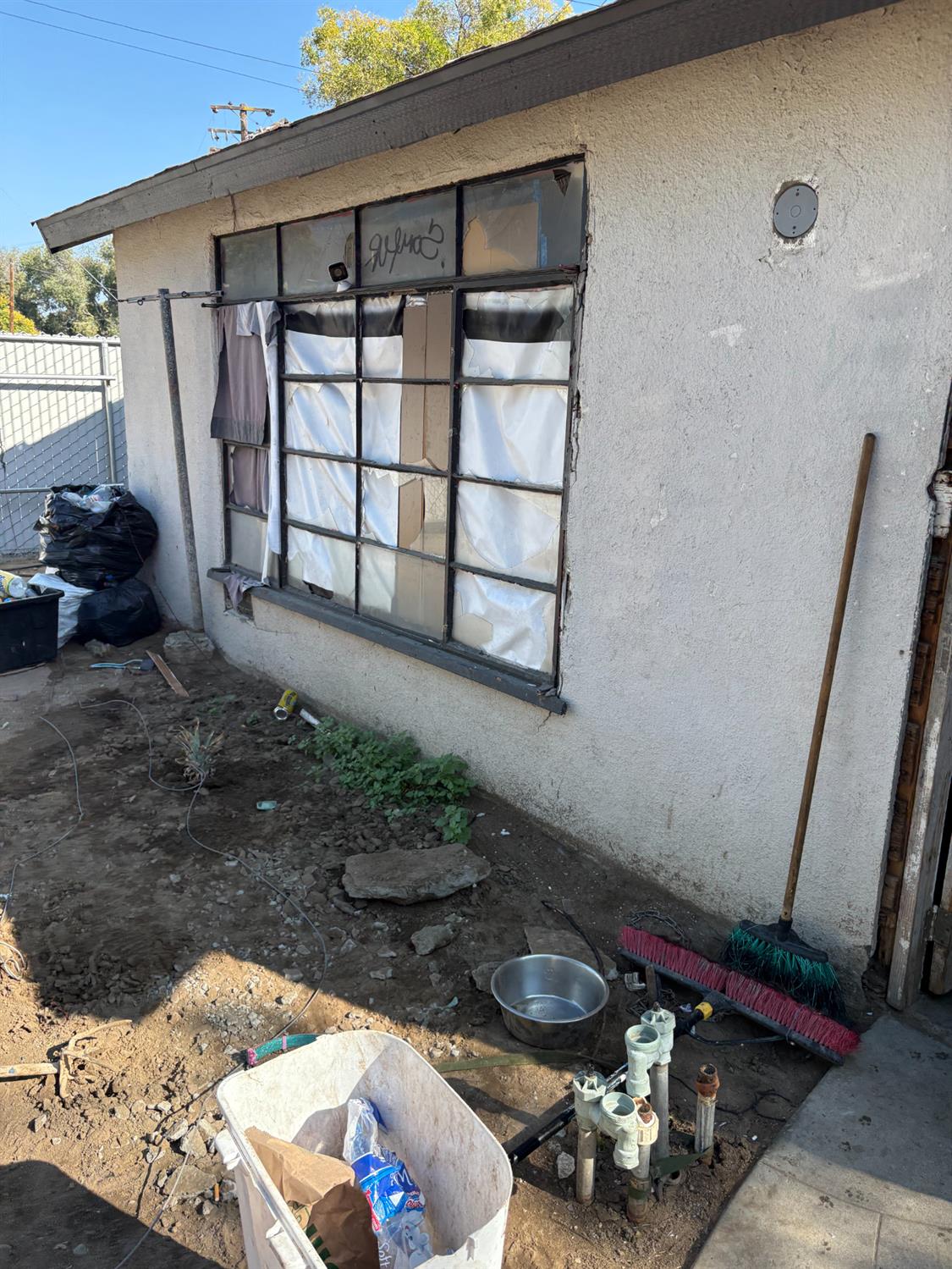 611 E Kearney Blvd, Fresno, CA 93706