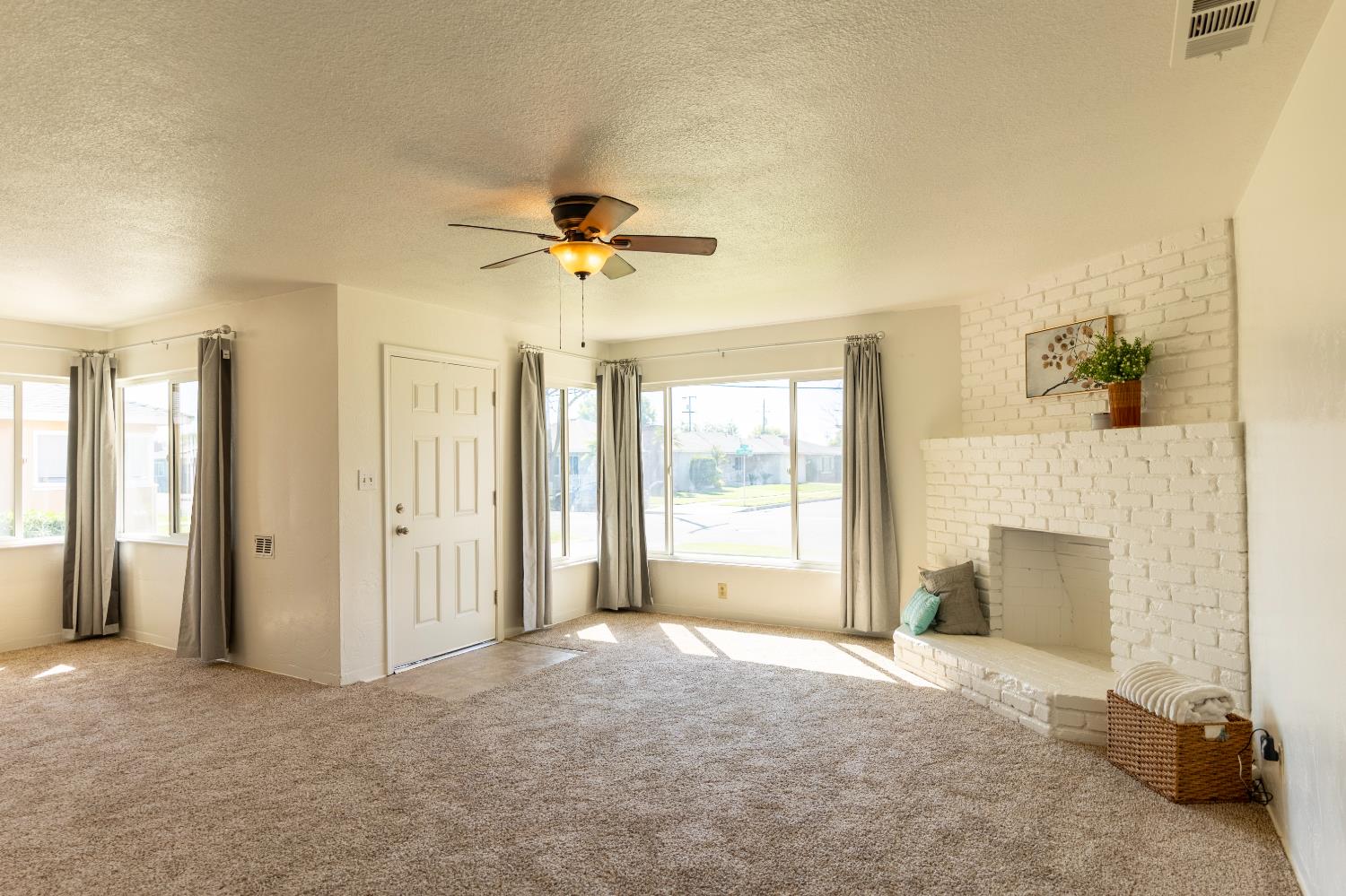 3605 E Cortland Ave, Fresno, CA 93726