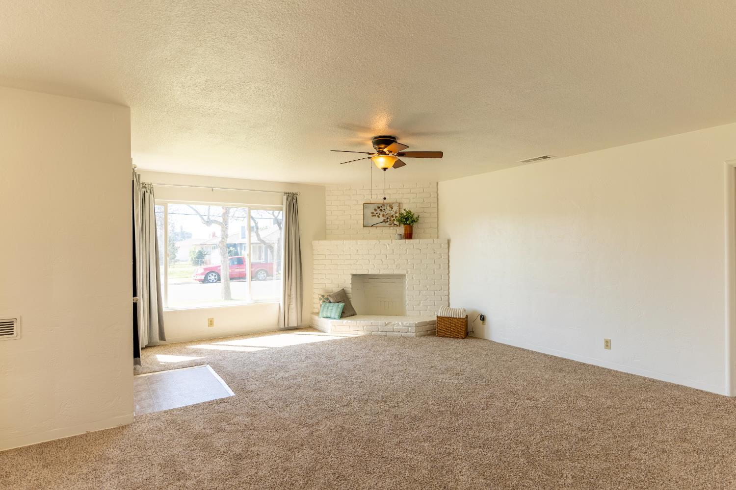 3605 E Cortland Ave, Fresno, CA 93726