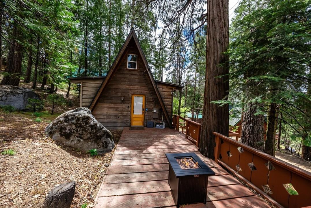 42101 Jeffrey Ln, Shaver Lake, CA 93664