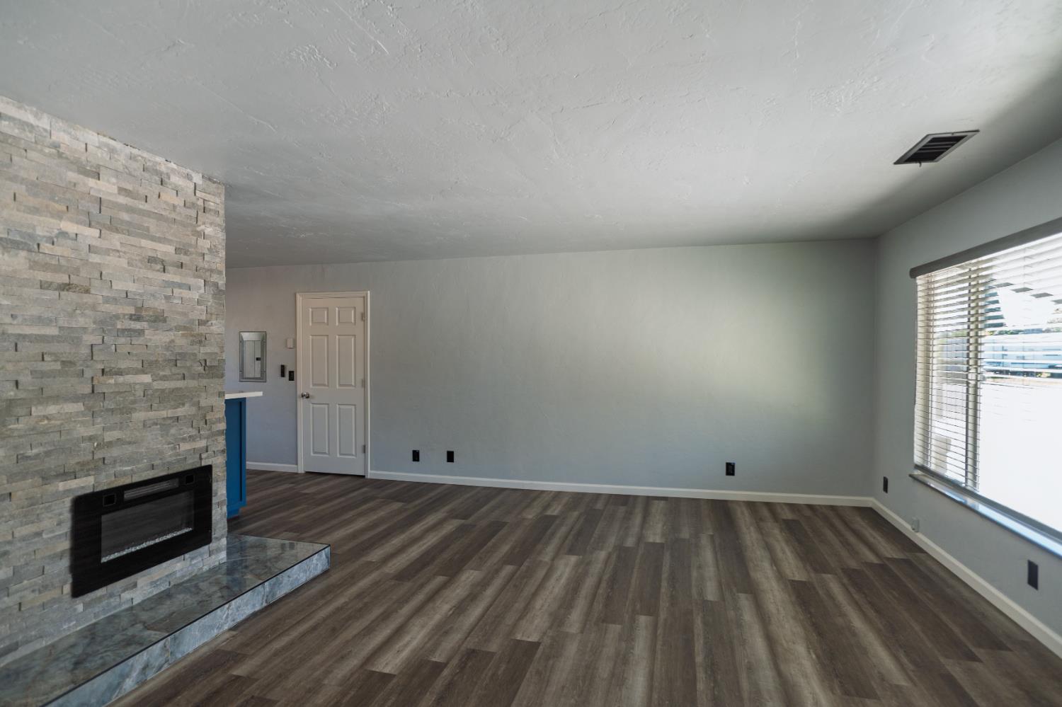 27 Emerald Dr, Merced, CA 95340