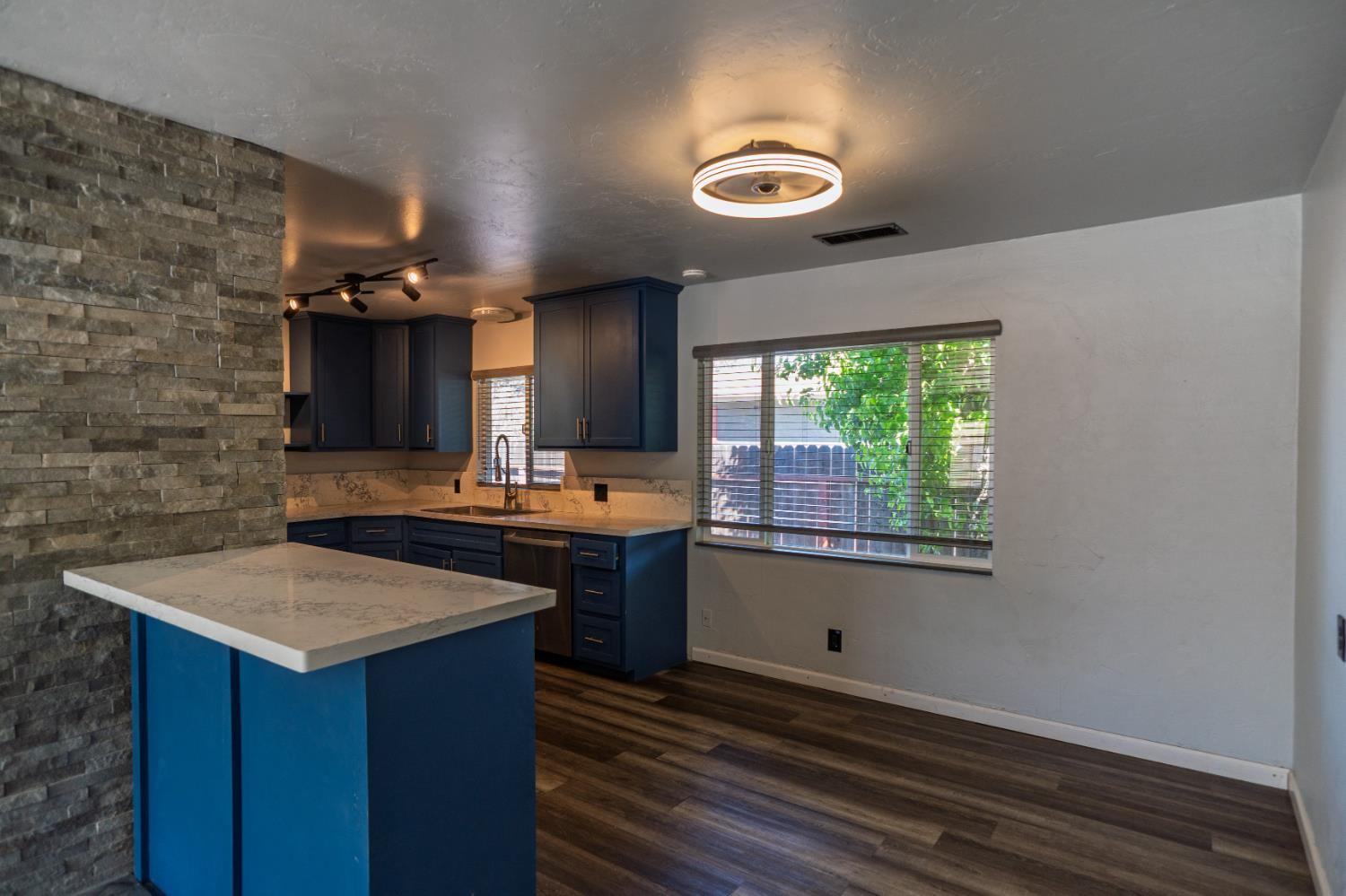 27 Emerald Dr, Merced, CA 95340